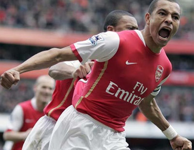 Top 10 trung vệ xuất sắc nhất mọi thời đại của Arsenal